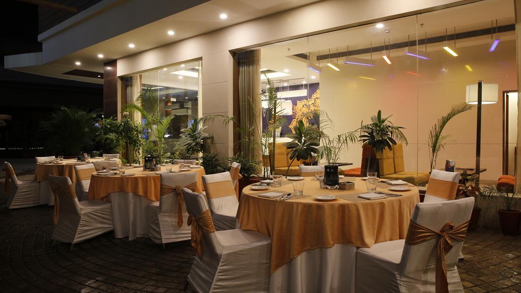 Nirwana Hometel Jaipur- A Sarovar Hotel Exteriör bild