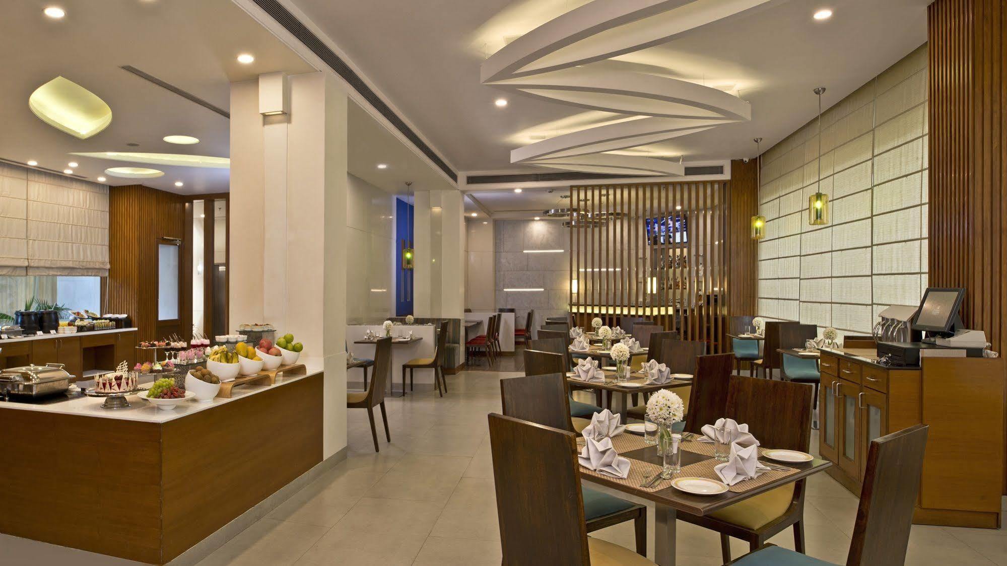Nirwana Hometel Jaipur- A Sarovar Hotel Exteriör bild