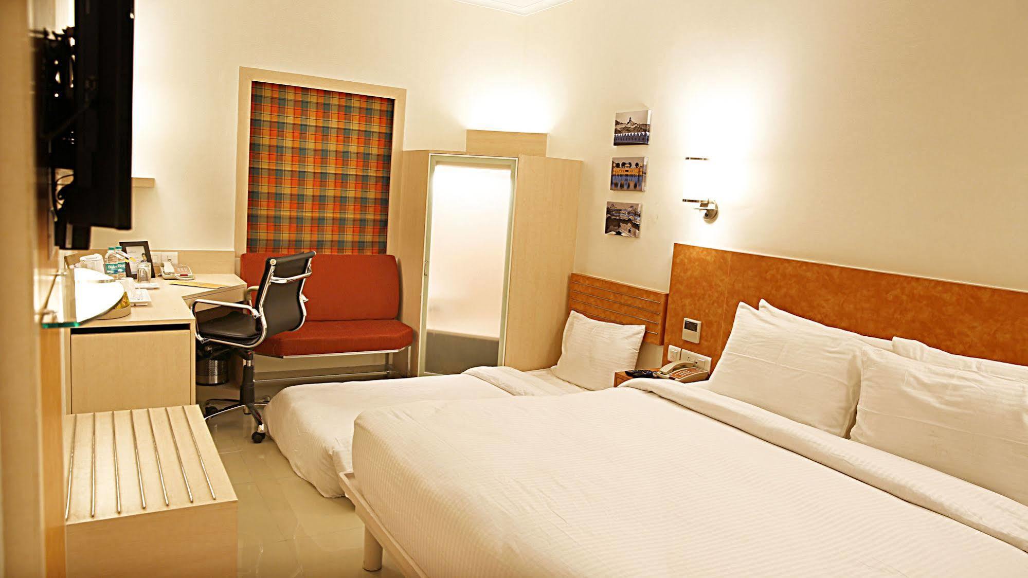 Nirwana Hometel Jaipur- A Sarovar Hotel Exteriör bild